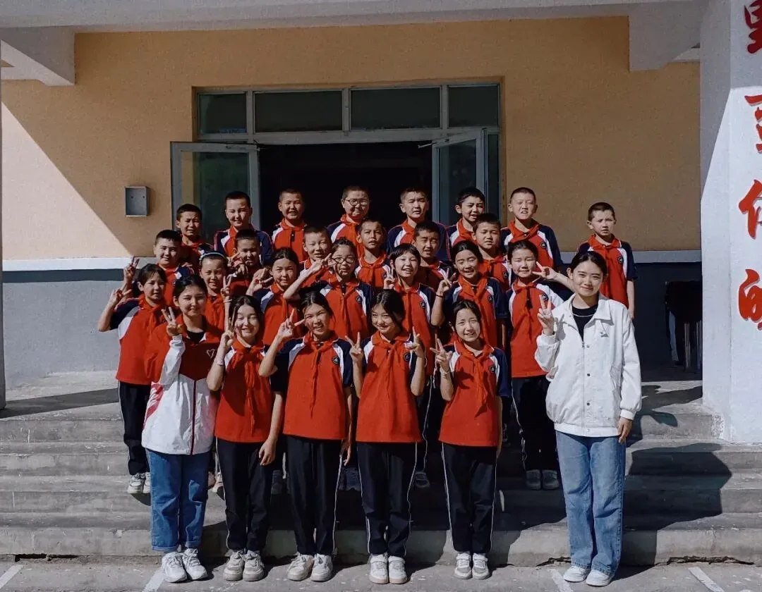 配资官网大全 学生妈妈一伸手，老师的眼泪就止不住了……